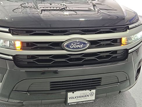 Used 2024 Ford Expedition XLT RWD image 10
