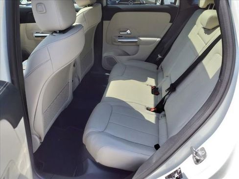 Used 2025 Mercedes-Benz GLA 250 4MATIC image 9