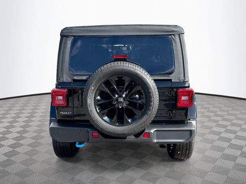 Used 2022 Jeep Wrangler Unlimited Sahara w/ Cold Weather Group image 7