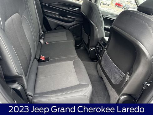 Used 2023 Jeep Grand Cherokee Laredo AWD/4WD image 13
