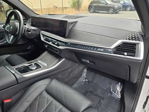 Used 2025 BMW X5 xDrive40i AWD/4WD image 10