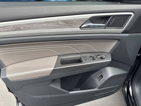 Certified 2022 Volkswagen Atlas Cross Sport SE FWD image 12