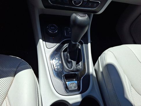 Used 2020 Jeep Cherokee Limited AWD/4WD image 15