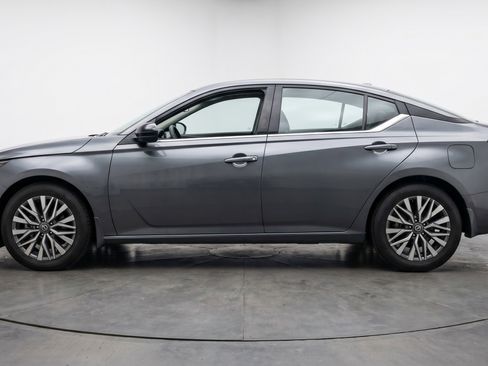 Used 2025 Nissan Altima 2.5 SV FWD image 5