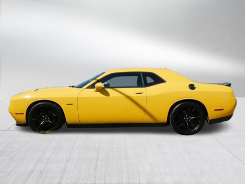 Used 2018 Dodge Challenger R/T w/ Driver Convenience Group RWD image 4