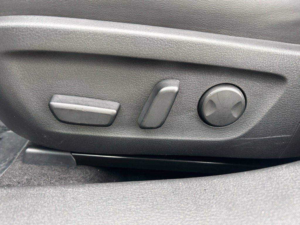 Used 2024 MAZDA MAZDA3 s FWD image 14