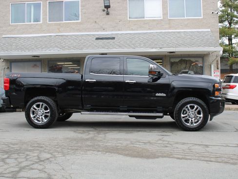 Used 2019 Chevrolet Silverado 2500 High Country w/ Duramax Plus Package image 26