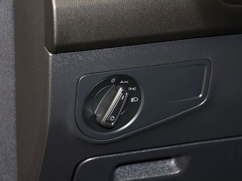 Used 2024 Volkswagen Tiguan SE image 24