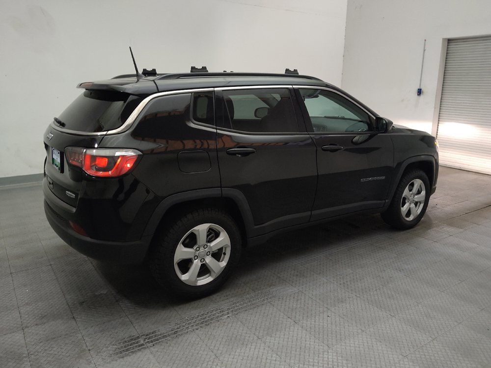 Used 2017 Jeep Compass Latitude w/ Cold Weather Group AWD/4WD image 10