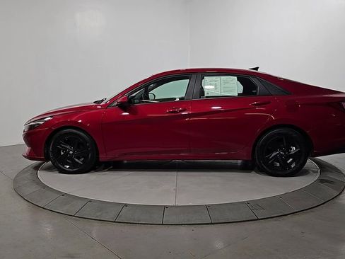 Certified 2022 Hyundai Elantra SEL FWD image 2