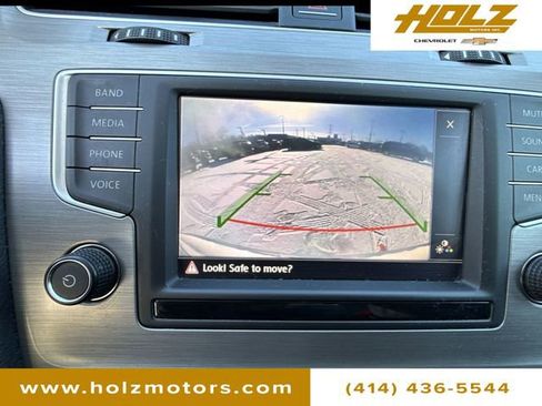 Used 2016 Volkswagen Golf Limited Edition image 15