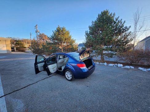 Used 2011 Subaru Legacy 2.5i Premium image 42