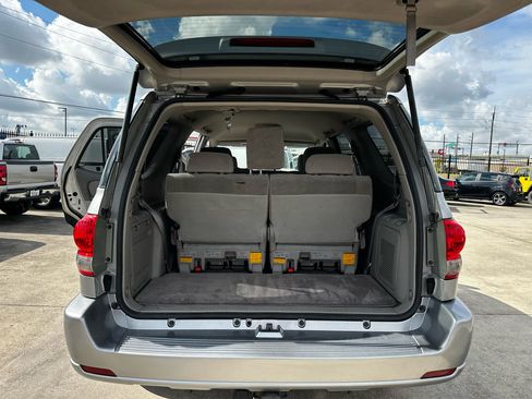 Used 2005 Toyota Sequoia SR5 image 32