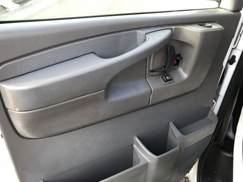 Used 2015 GMC Savana 2500 image 9