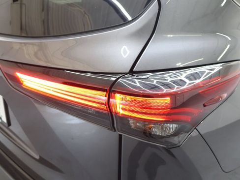 Used 2024 Toyota Highlander Limited FWD image 34