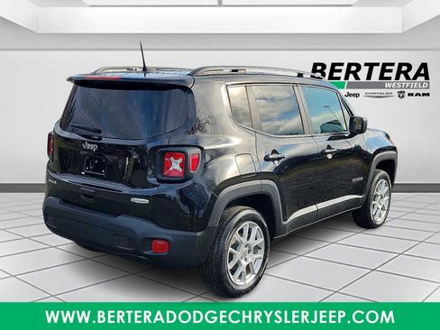 Certified 2022 Jeep Renegade Latitude w/ Convenience Group image 6