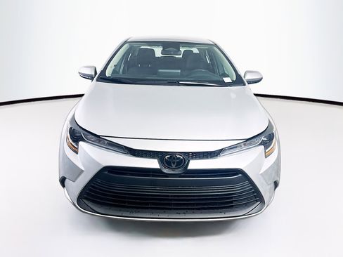 Used 2024 Toyota Corolla LE image 2
