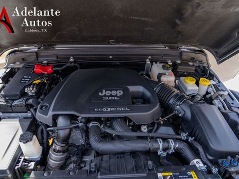 Used 2021 Jeep Wrangler Unlimited Rubicon AWD/4WD image 9