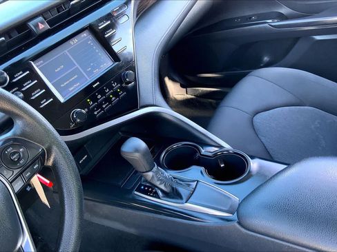Used 2020 Toyota Camry LE FWD image 16