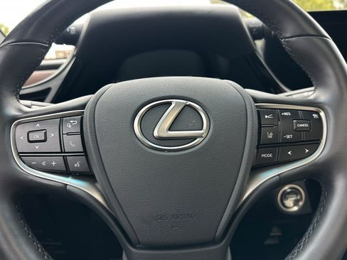 Used 2025 Lexus ES 300h w/ Premium Package FWD image 19