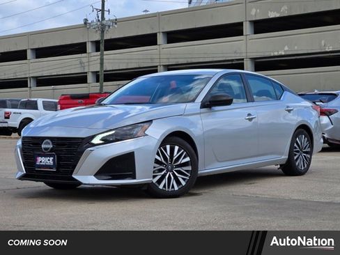 Used 2024 Nissan Altima 2.5 SV image 1