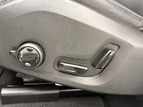 Certified 2023 Volvo XC60 B5 Ultimate w/ Climate Package image 27