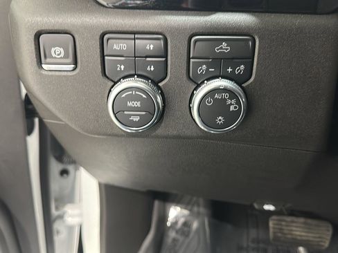 Used 2024 GMC Sierra 1500 SLE image 19