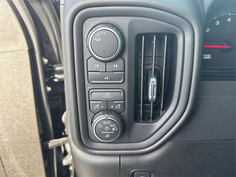 Used 2023 Chevrolet Silverado 2500 Custom w/ Custom Value Package image 26