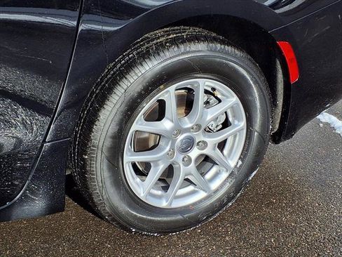 Certified 2024 Chrysler Voyager LX image 27