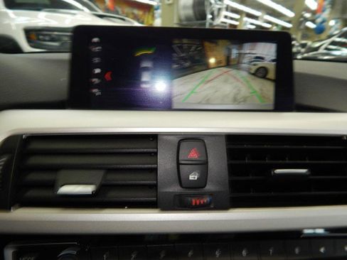 Used 2018 BMW 320i xDrive 320i xDrive AWD w/ Convenience Package image 30