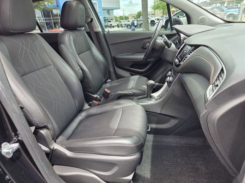 Used 2020 Chevrolet Trax LT w/ Sun & Sound Package image 19