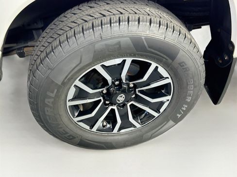 Used 2021 Toyota Tacoma TRD Sport w/ Technology Package AWD/4WD image 28