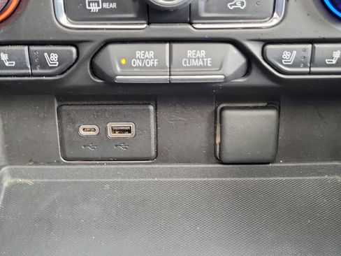 Used 2021 Chevrolet Suburban Premier w/ Premium Package image 34