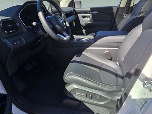 New 2025 Honda Pilot Touring image 10