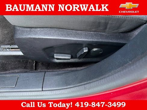 Used 2017 Ford Fusion SE w/ Fusion SE Technology Package FWD image 16