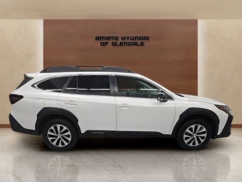 Used 2023 Subaru Outback Premium AWD/4WD image 3