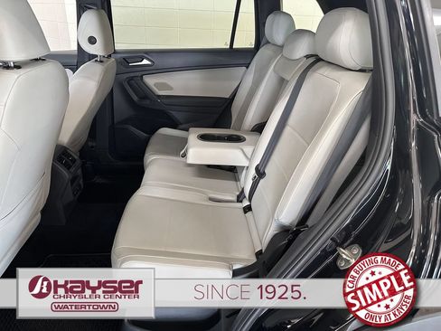 Used 2020 Volkswagen Tiguan SE R-Line AWD/4WD image 33