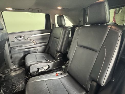 Used 2016 Toyota Highlander XLE FWD image 29