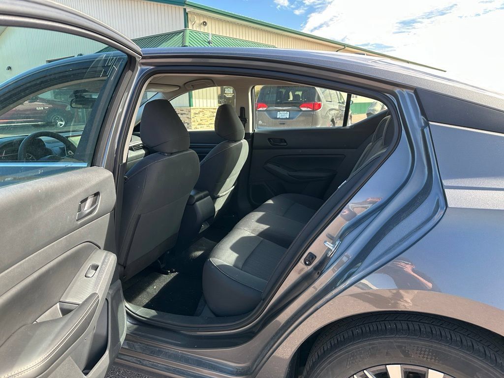 Used 2025 Nissan Altima 2.5 SV AWD/4WD image 20