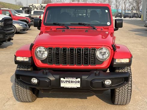 Used 2025 Jeep Gladiator Sport AWD/4WD image 9