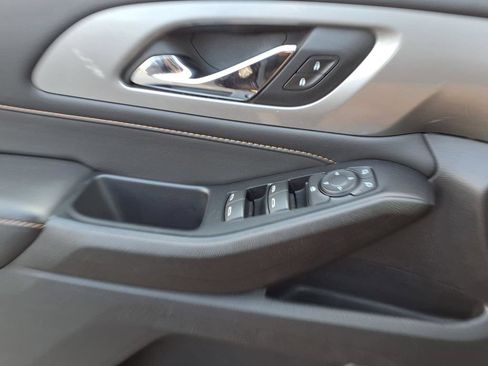Used 2021 Chevrolet Traverse LT FWD image 16