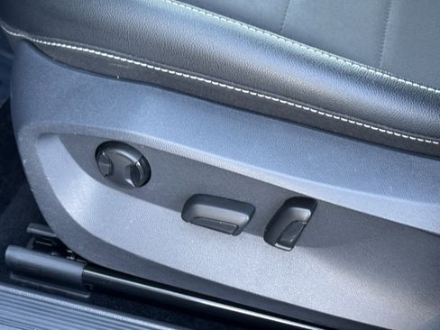 Used 2022 Volkswagen Taos SE image 17