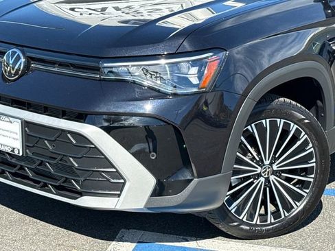Used 2025 Volkswagen Taos SE image 7