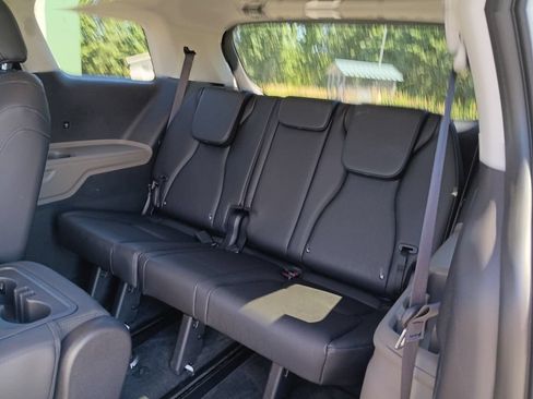 Used 2026 Kia Carnival FWD image 21