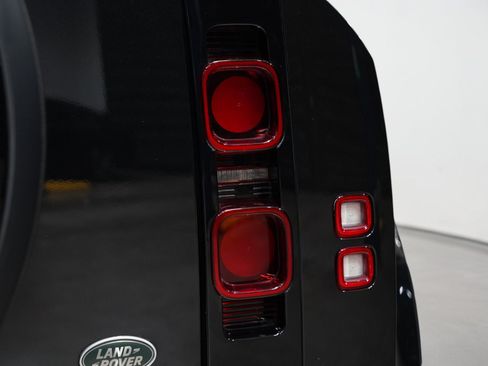 Used 2023 Land Rover Defender 110 X-Dynamic SE AWD/4WD image 11