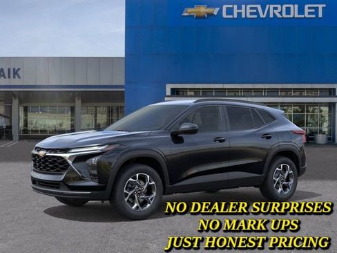 New 2026 Chevrolet Trax LT w/ Driver Confidence Package FWD image 2
