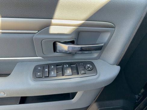 Used 2017 RAM 1500 Classic SLT image 10