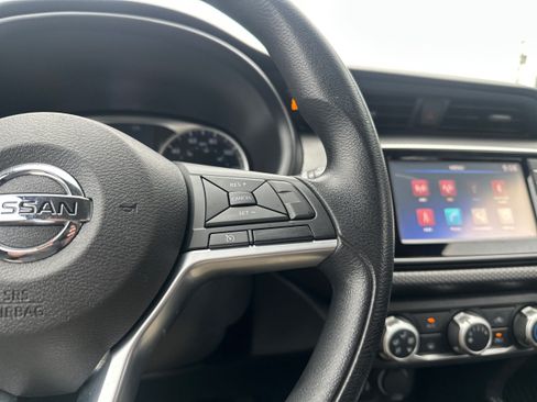 Used 2018 Nissan Kicks S FWD image 32