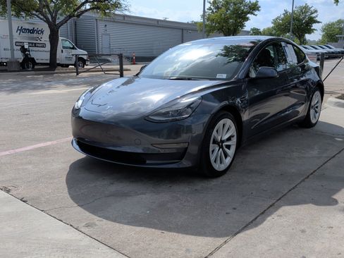 Used 2022 Tesla Model 3 Standard Range RWD image 5