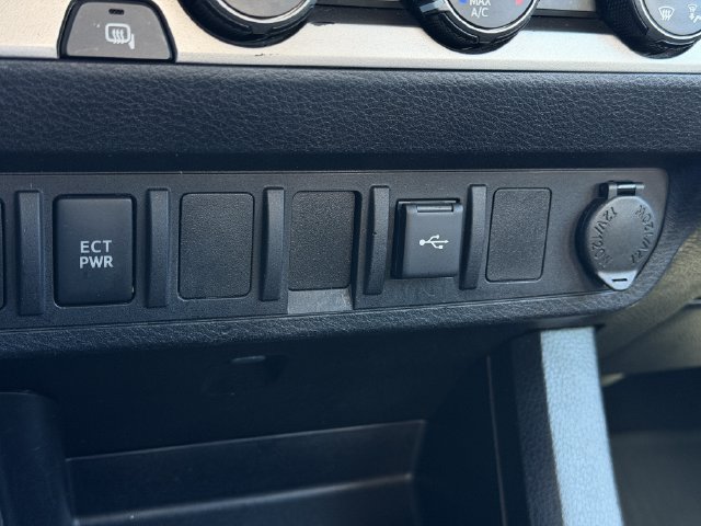 Used 2020 Toyota Tacoma SR w/ SR Convenience Package RWD image 18